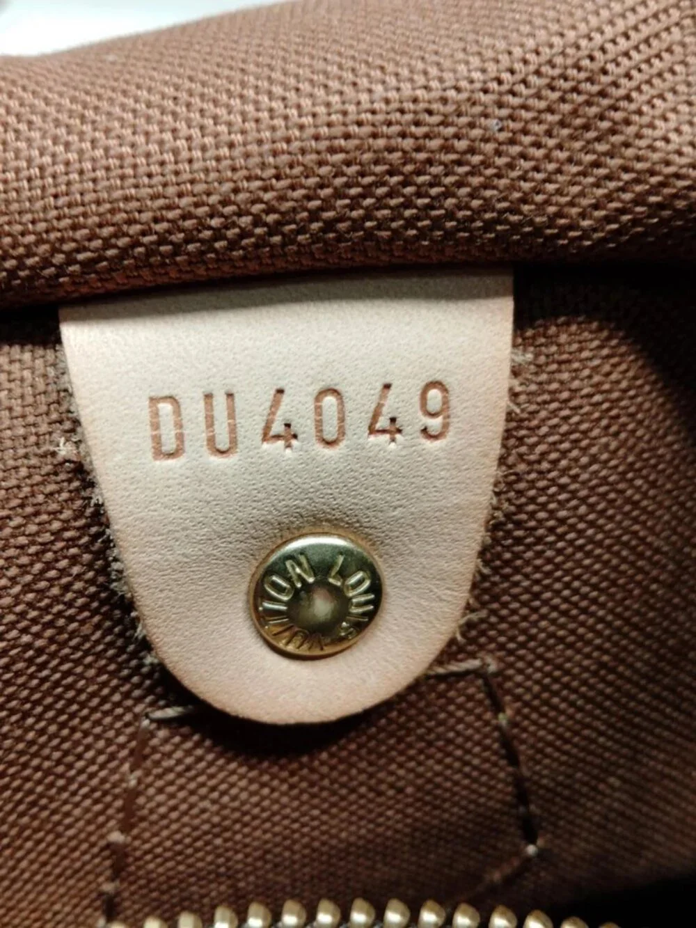 Louis Vuitton distinctive louis